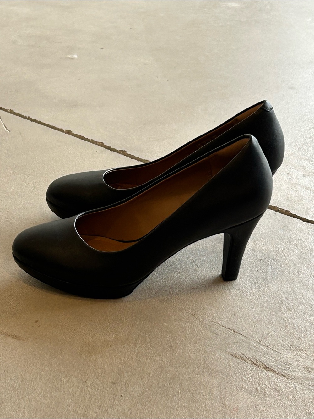 Clarks Black Women's Round-Toe High Heel Pumps